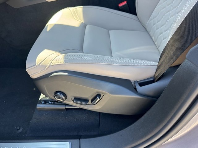 New 2026 Volvo XC90 B6 Plus w/ Protection Package Premier image 11