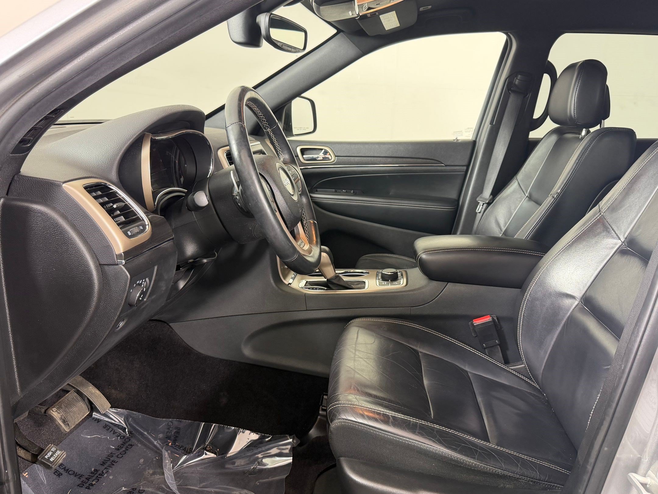 Used 2017 Jeep Grand Cherokee Limited AWD/4WD image 5