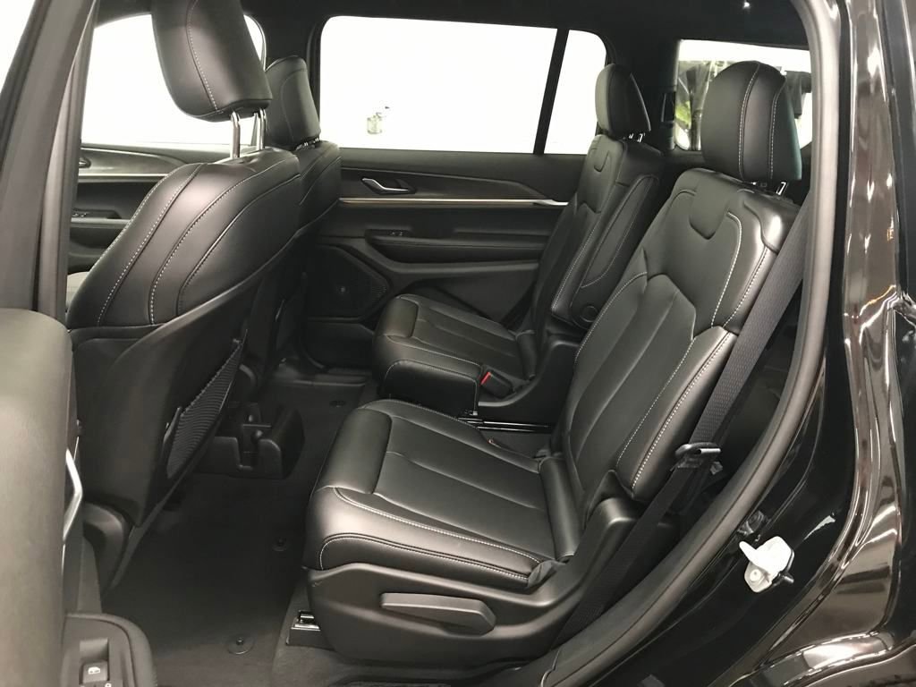 New 2025 Jeep Grand Cherokee L Limited image 31