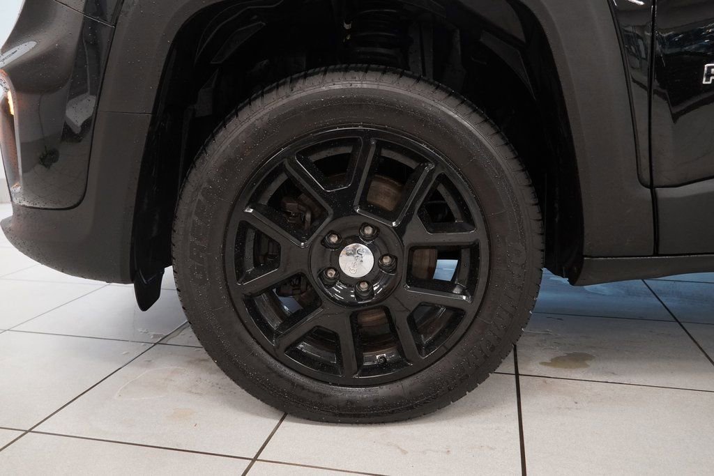 Used 2020 Jeep Renegade Latitude w/ Cold Weather Group image 14