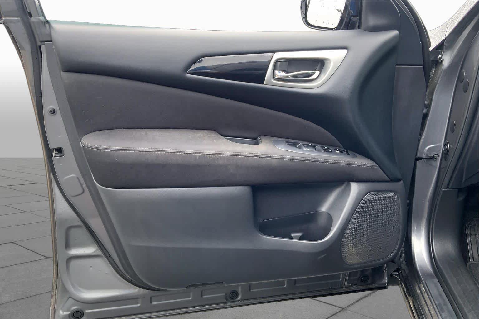 Used 2017 Nissan Pathfinder S FWD image 21