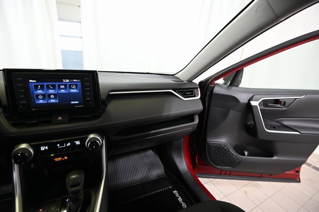 Used 2020 Toyota RAV4 LE image 29