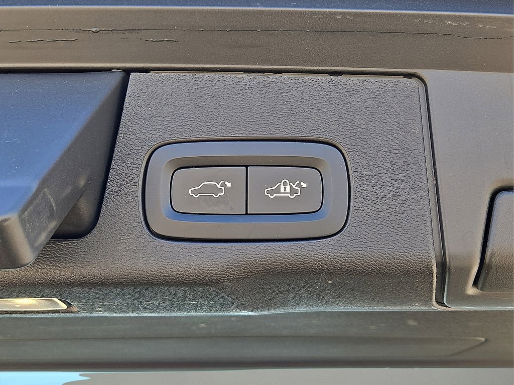 Used 2023 Volvo XC60 B6 Ultimate w/ Climate Package image 13