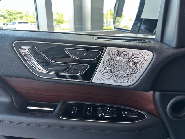 Certified 2024 Lincoln Navigator Reserve AWD/4WD image 30