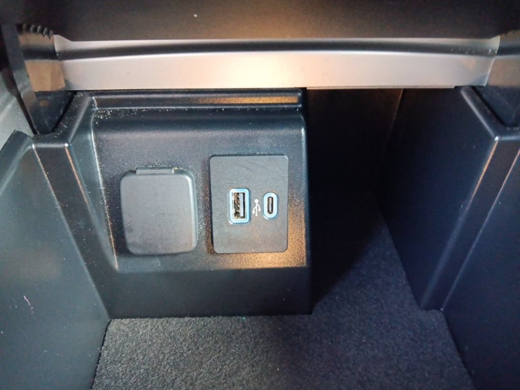 Used 2023 Ford Explorer Limited AWD/4WD image 22