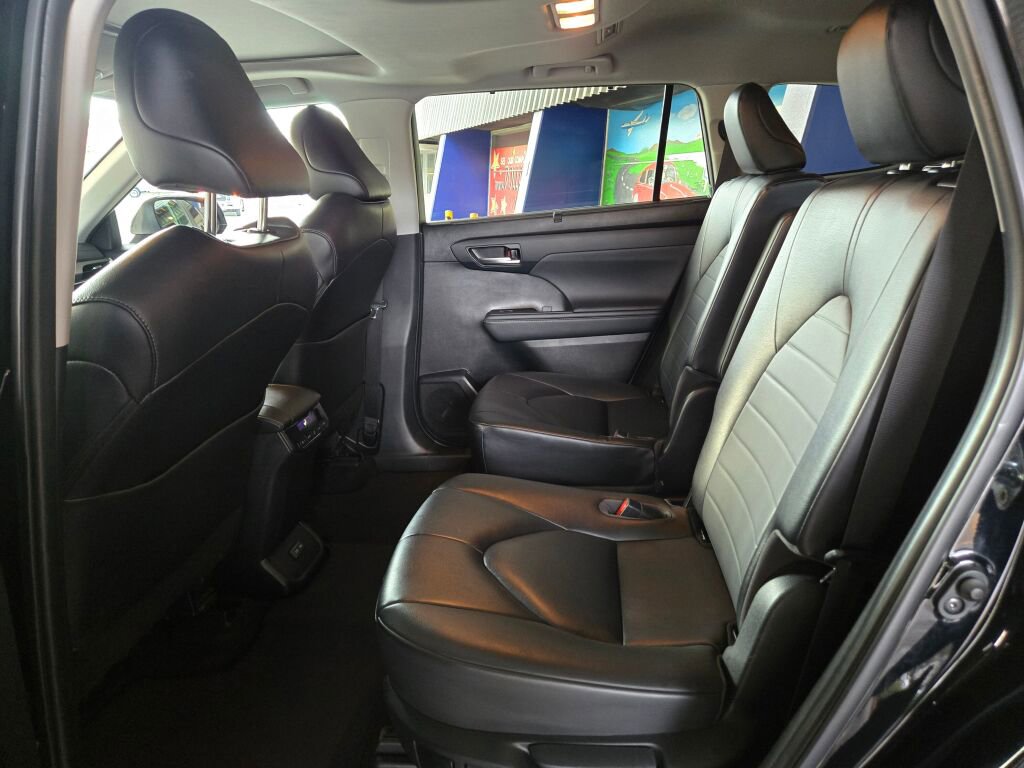 Used 2023 Toyota Highlander XLE image 10