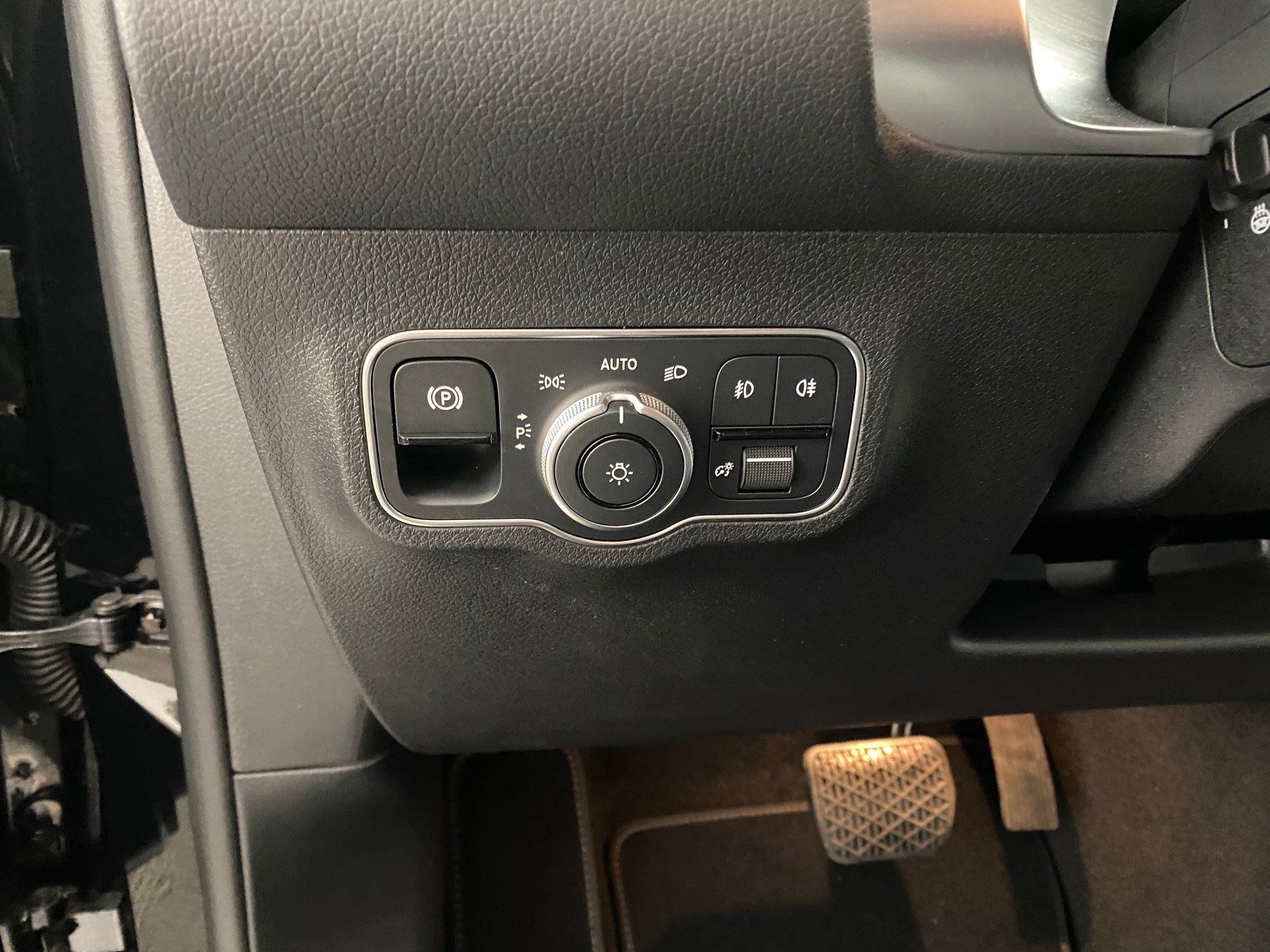 New 2025 Mercedes-Benz GLB 250 4MATIC image 17