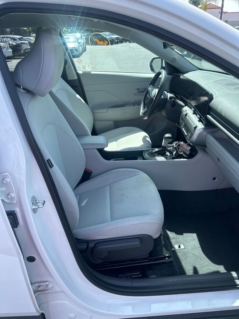 Used 2025 Hyundai Kona SEL image 16