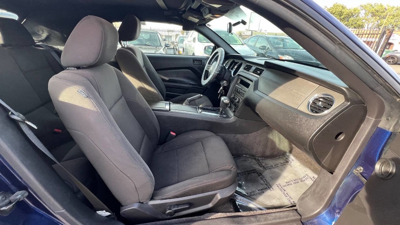 Used 2012 Ford Mustang Premium image 17