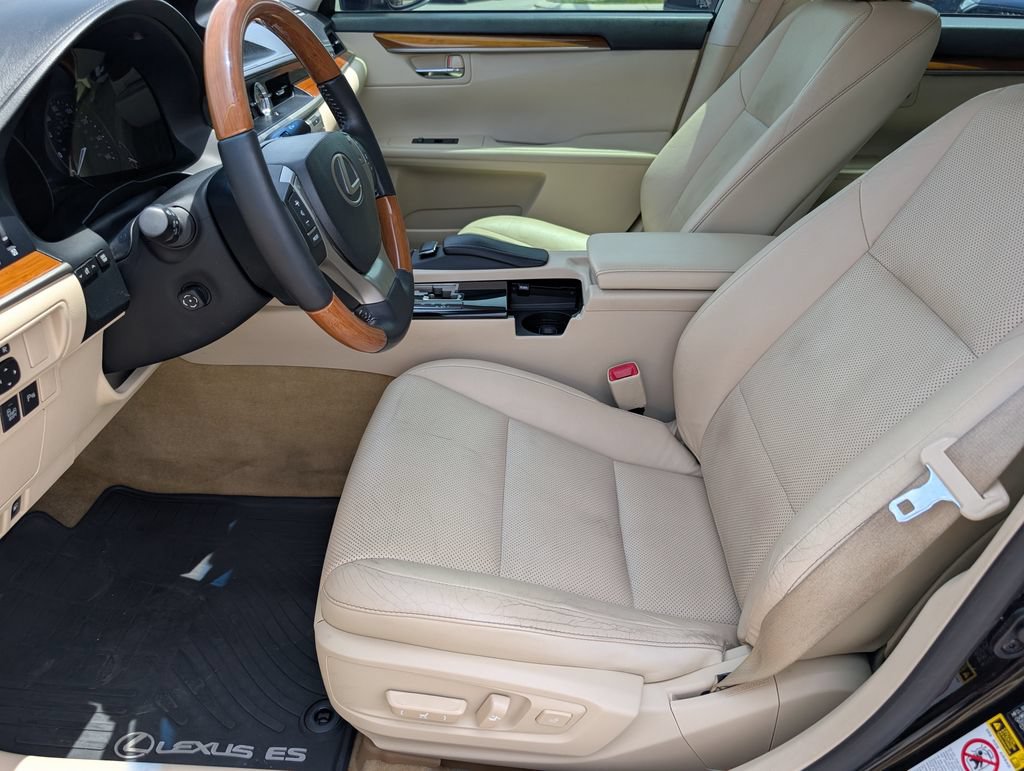 Used 2013 Lexus ES 300h w/ Luxury Pkg FWD image 12