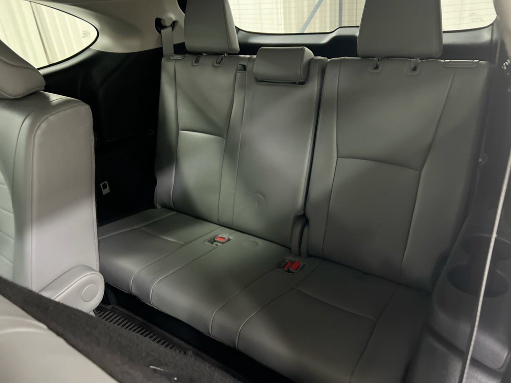 Used 2023 Toyota Highlander XLE AWD/4WD image 25