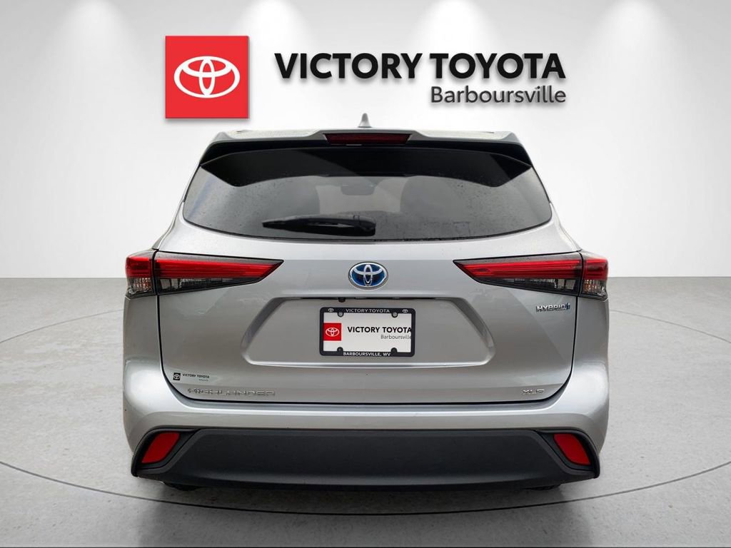 Used 2021 Toyota Highlander XLE AWD/4WD image 4