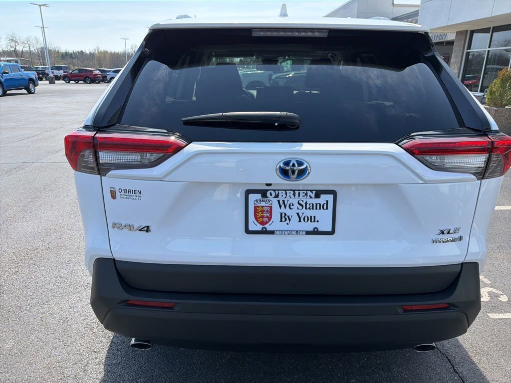Used 2022 Toyota RAV4 XLE w/ Convenience Package AWD/4WD image 4
