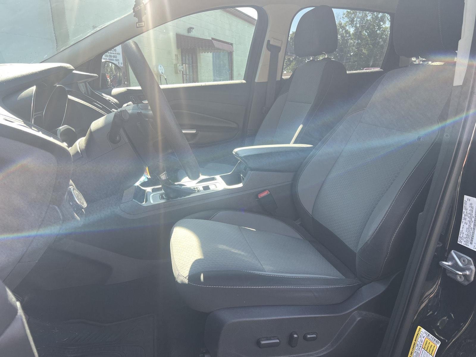 Used 2017 Ford Escape SE w/ Equipment Group 201A AWD/4WD image 10