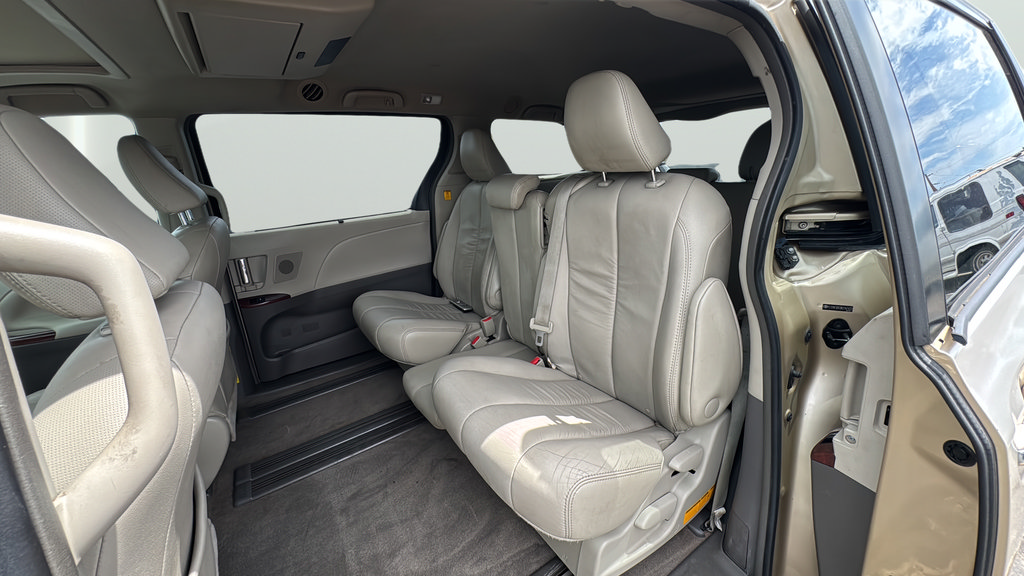 Used 2011 Toyota Sienna XLE w/ Premium Pkg FWD image 33