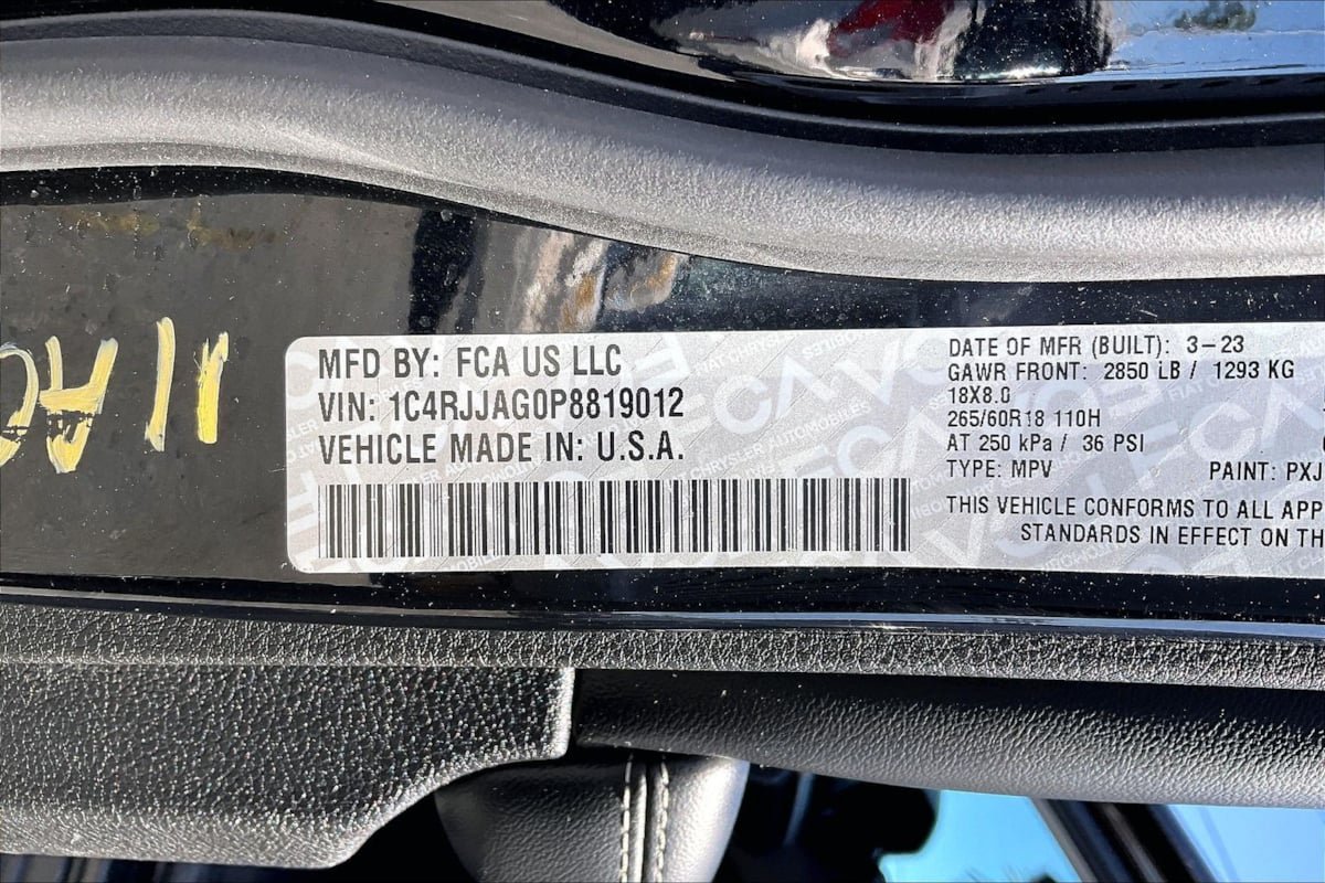 Used 2023 Jeep Grand Cherokee L Laredo w/ Luxury Tech Group I RWD image 35