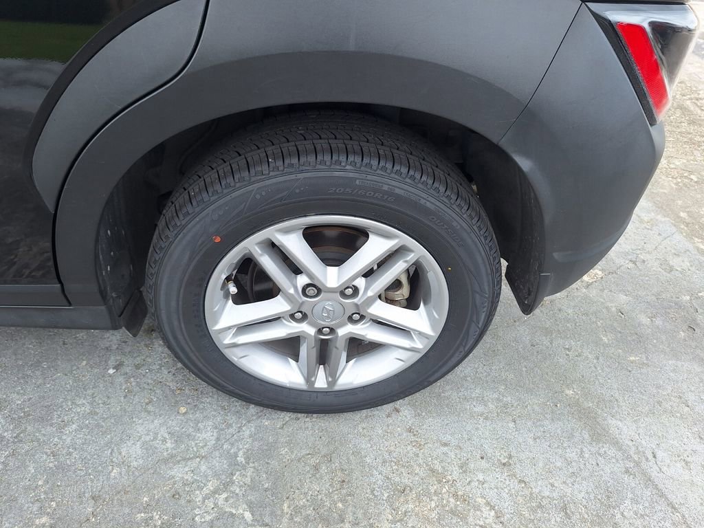 Used 2023 Hyundai Kona SE w/ Cargo Package image 25