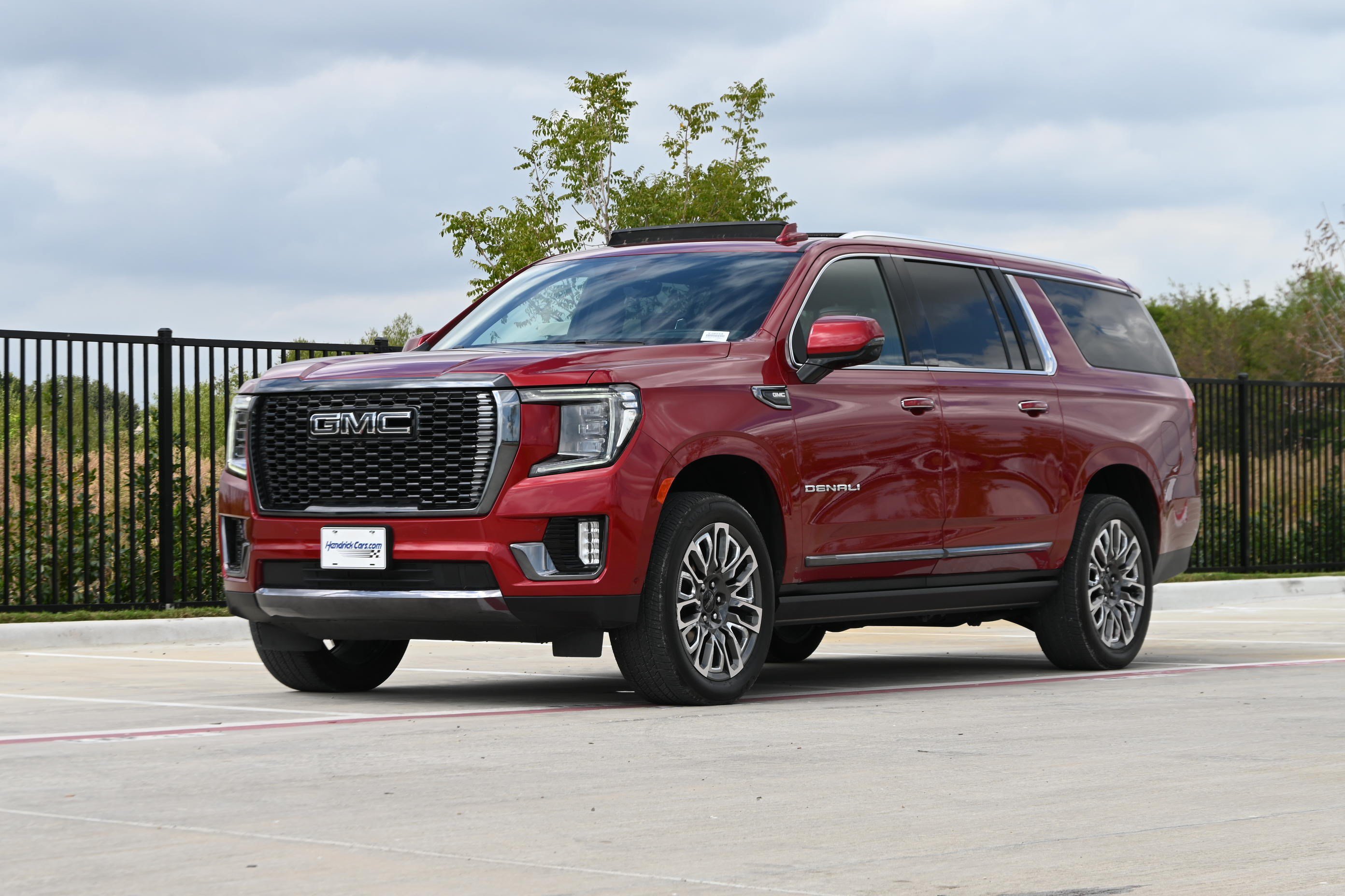 Used 2024 GMC Yukon XL Denali Ultimate AWD/4WD image 5