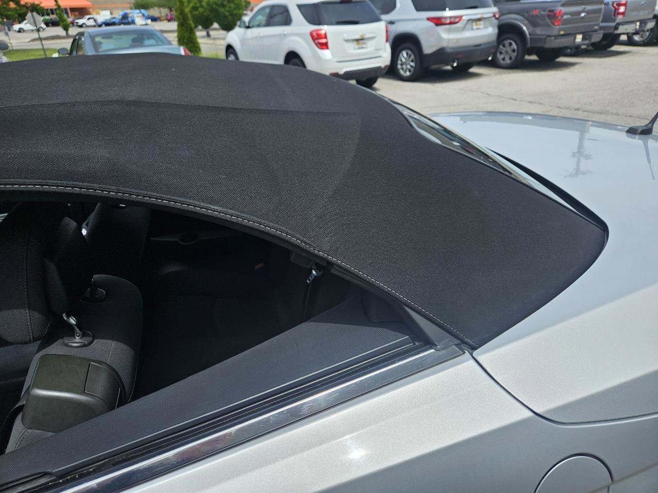 Used 2010 Chrysler Sebring Touring FWD image 13