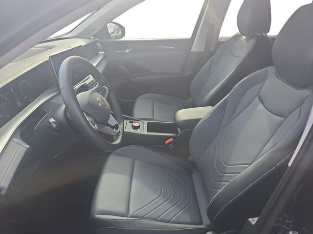 Used 2025 Volkswagen Tiguan SE image 13