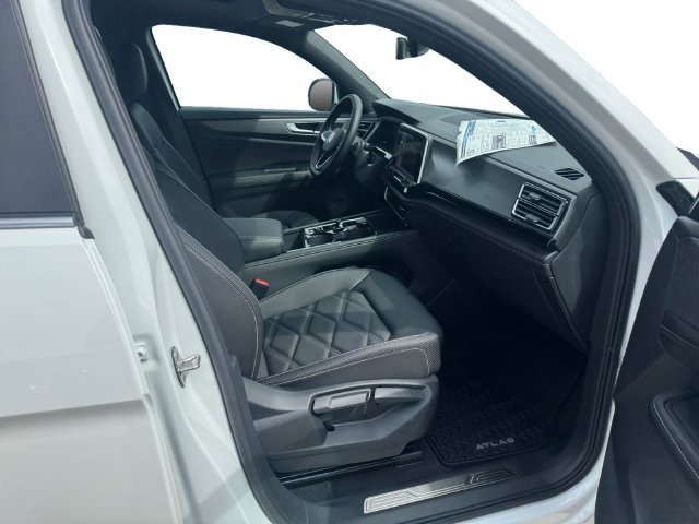 New 2026 Volkswagen Atlas Cross Sport SE FWD image 13