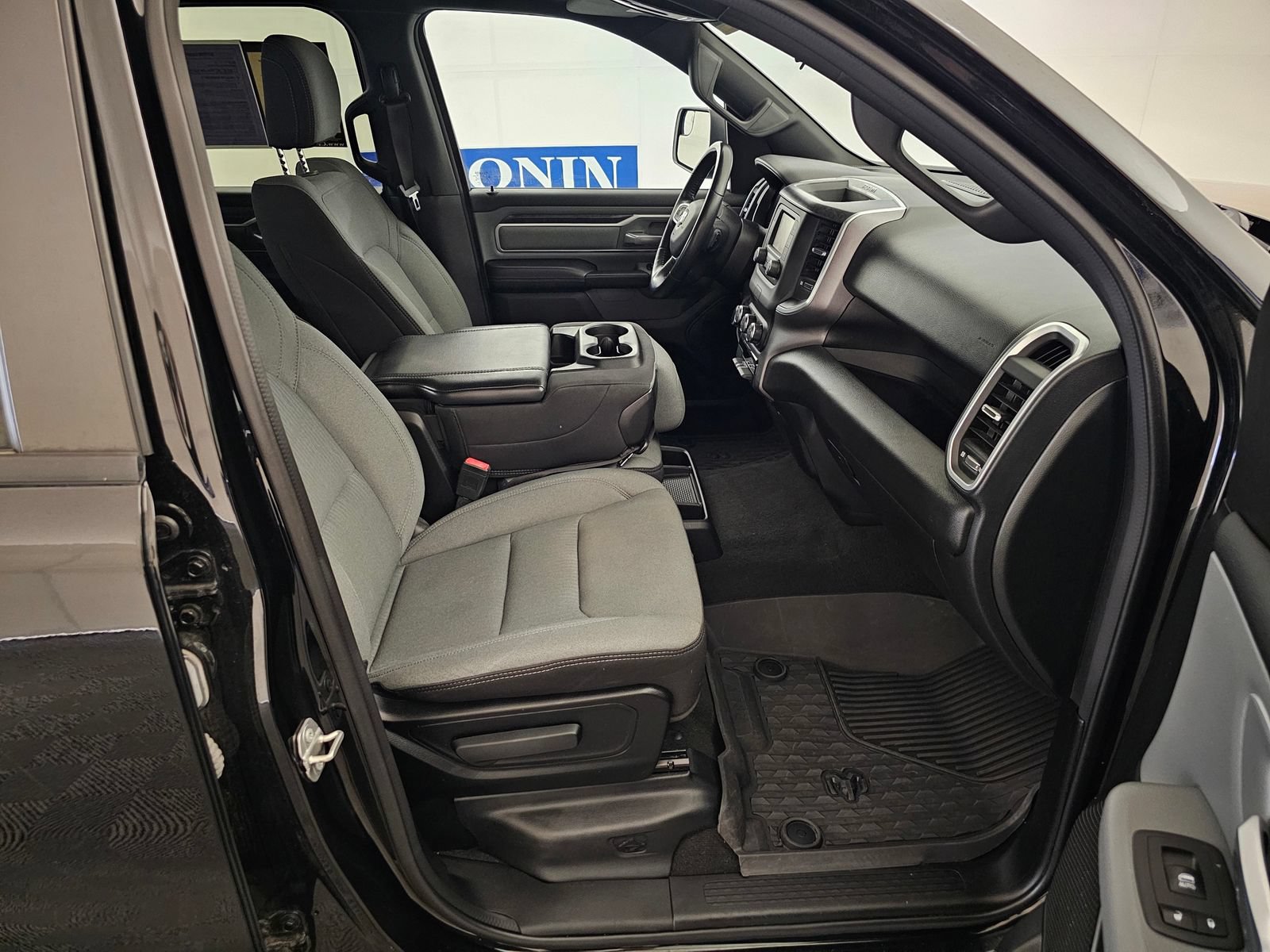 Used 2023 RAM 1500 Big Horn AWD/4WD image 23