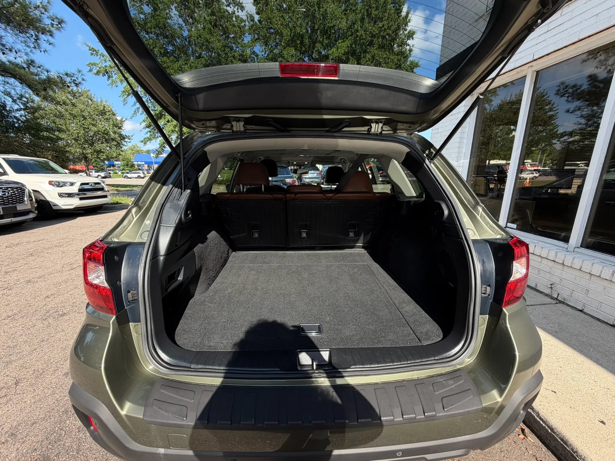 Used 2018 Subaru Outback 3.6R Touring AWD/4WD image 15