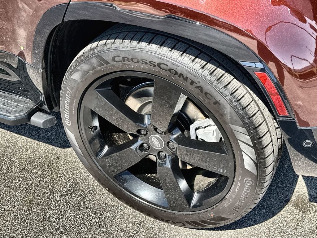 Used 2025 Land Rover Defender 130 X-Dynamic SE image 11