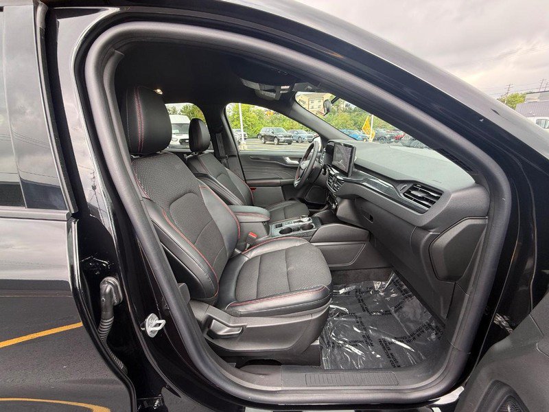 Certified 2023 Ford Escape ST-Line w/ Tech Pack #1 AWD/4WD image 14
