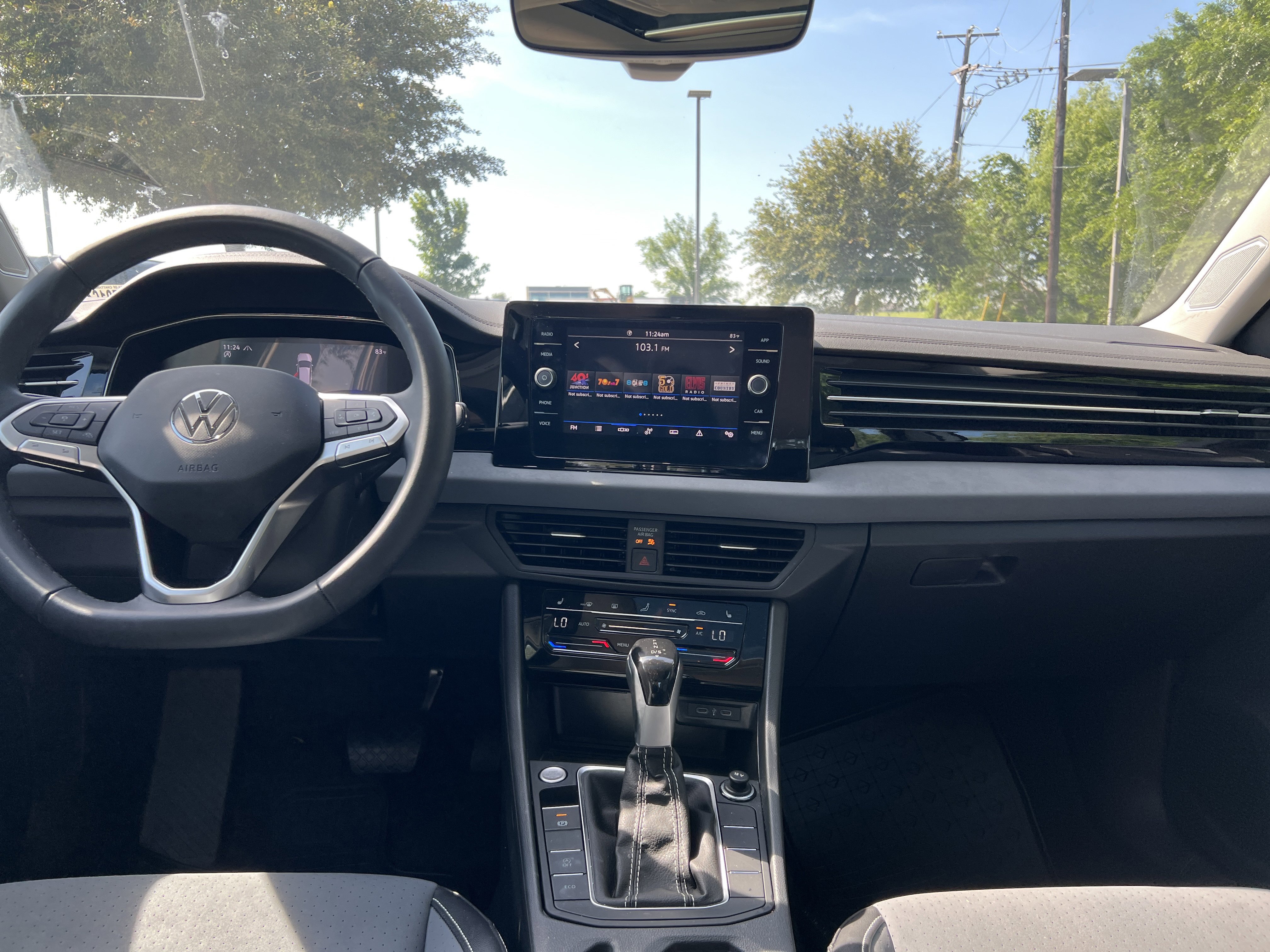 Used 2025 Volkswagen Jetta SE w/ Sunroof Package FWD image 25