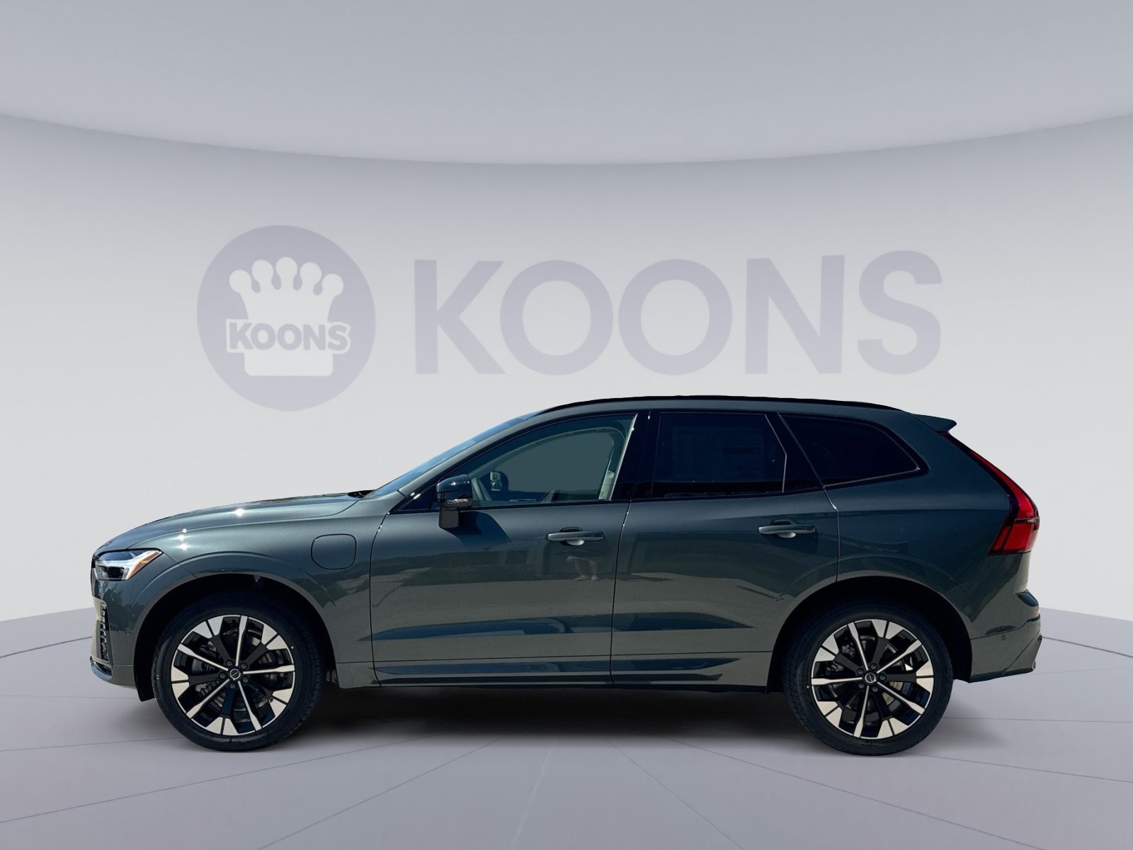 New 2026 Volvo XC60 T8 Ultra w/ Climate Package AWD/4WD image 2