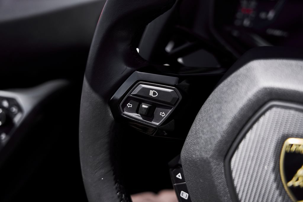 Used 2023 Lamborghini Huracan EVO RWD image 45