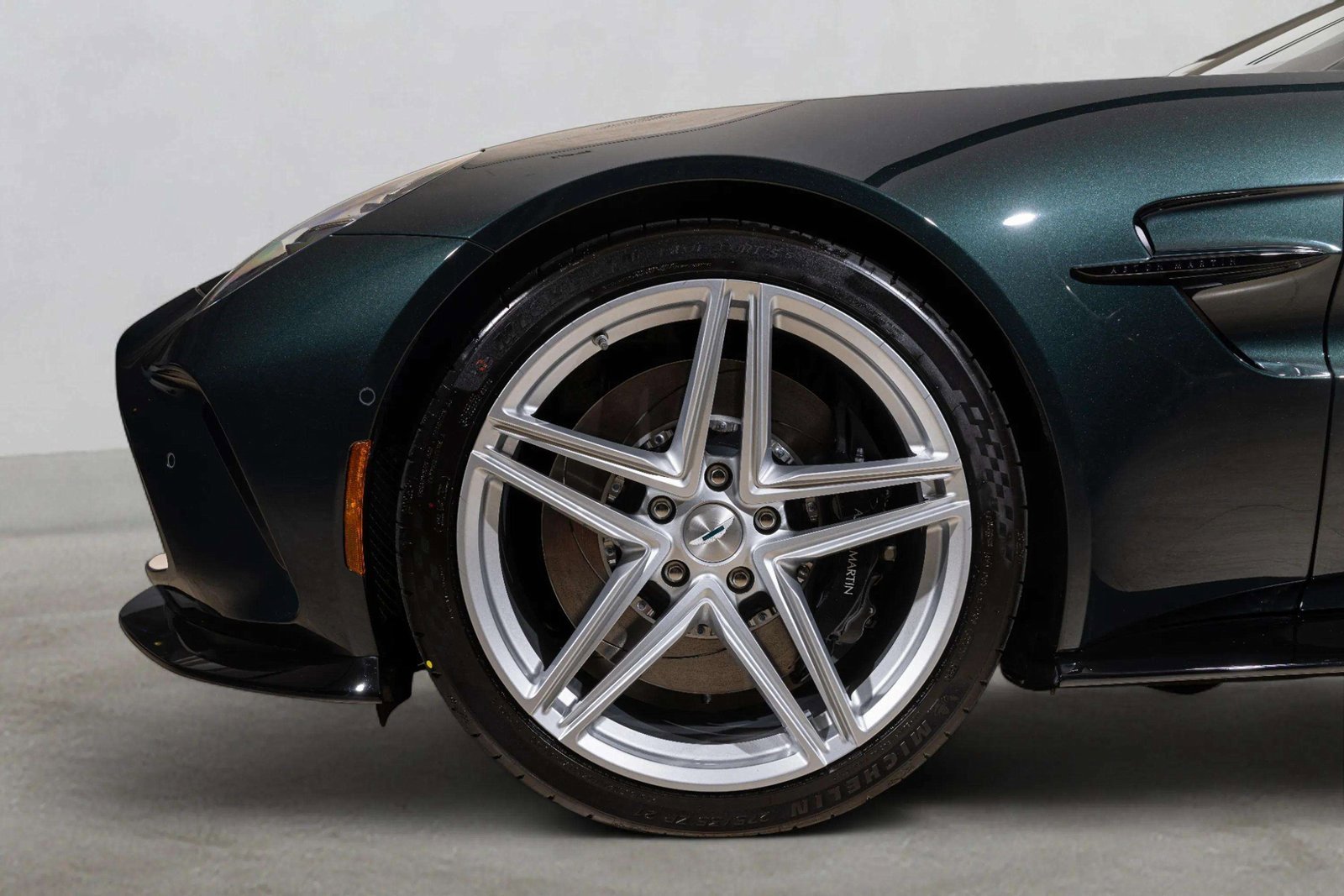 New 2026 Aston Martin V8 Vantage Roadster image 8