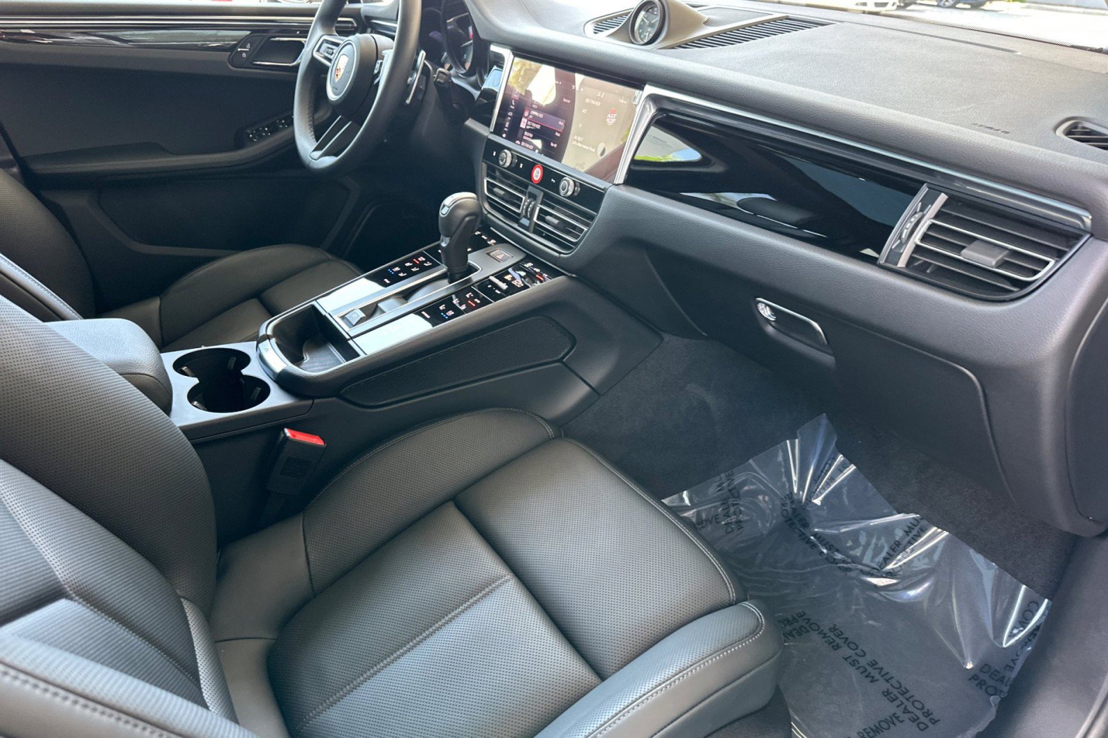 Used 2025 Porsche Macan image 16