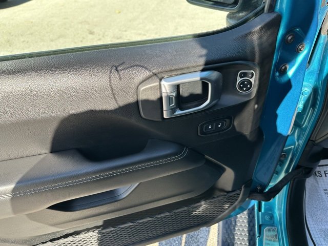 Used 2020 Jeep Wrangler Unlimited Sahara image 21