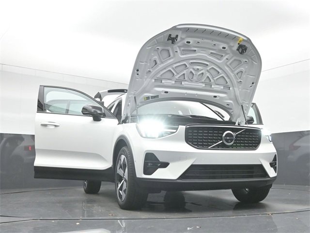 New 2026 Volvo XC40 B5 Plus w/ Protection Package Premier image 54