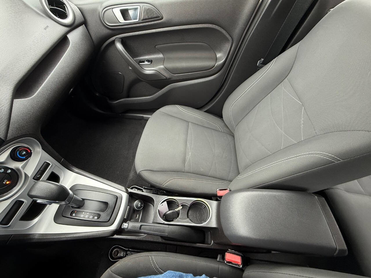 Used 2016 Ford Fiesta SE image 22