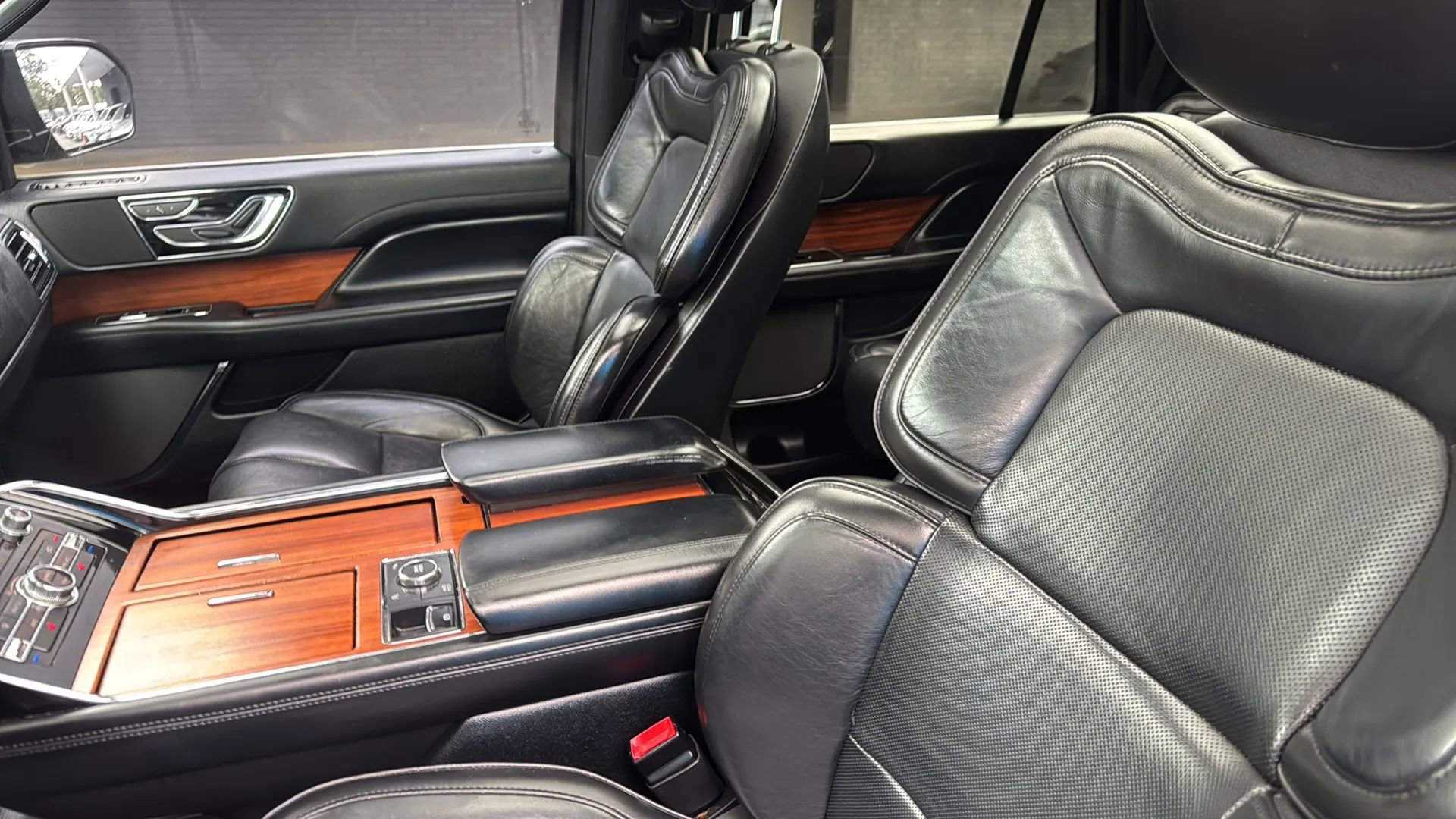 Used 2019 Lincoln Navigator Select RWD image 14