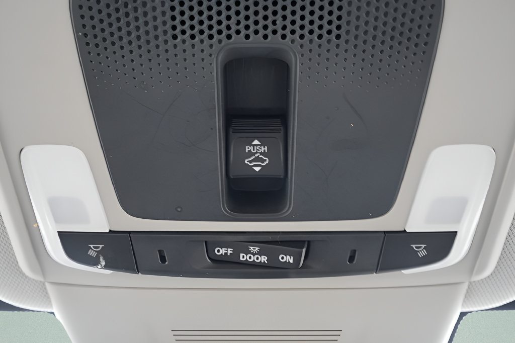 Used 2025 Honda CR-V EX image 18