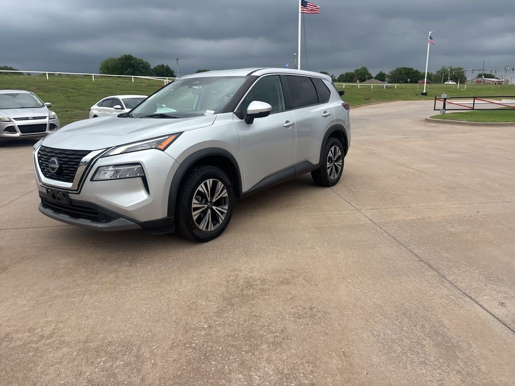 Used 2022 Nissan Rogue SV AWD/4WD image 2