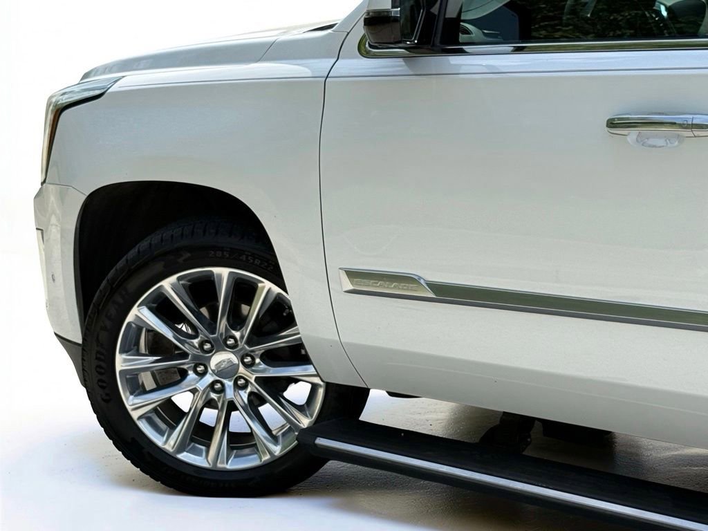 Used 2020 Cadillac Escalade Premium Luxury AWD/4WD image 14