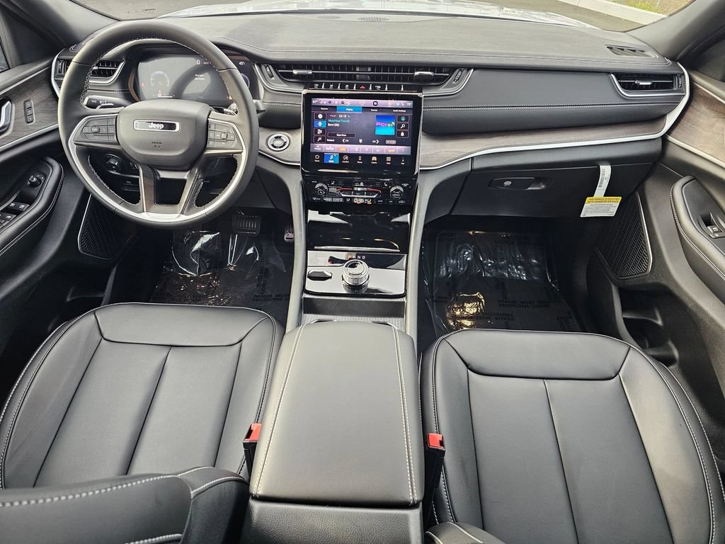 New 2025 Jeep Grand Cherokee L Limited w/ Black Appearance Package AWD/4WD image 10