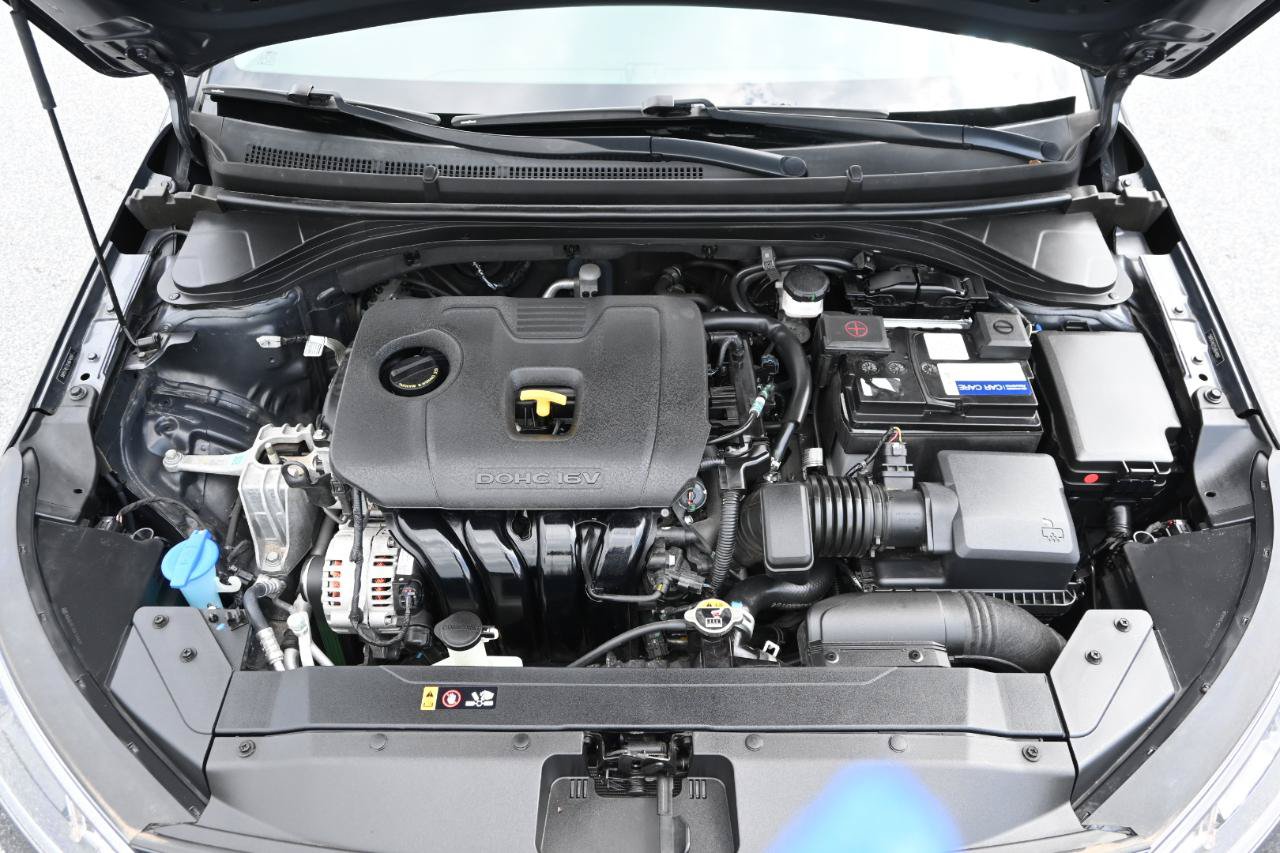 Used 2020 Hyundai Elantra SE FWD image 37