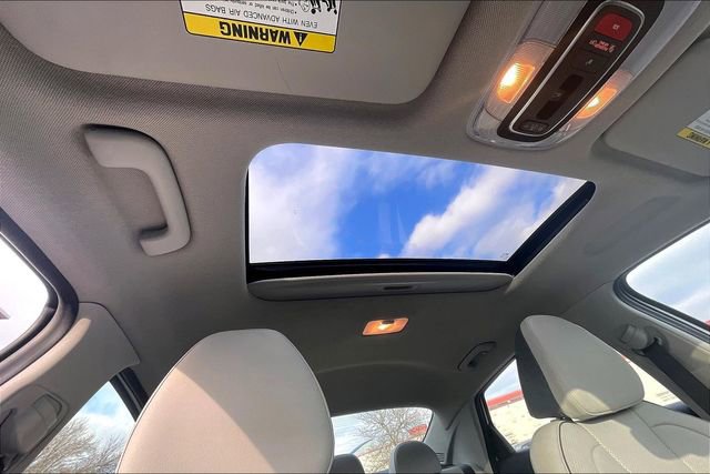 Certified 2024 Hyundai Elantra Limited image 23