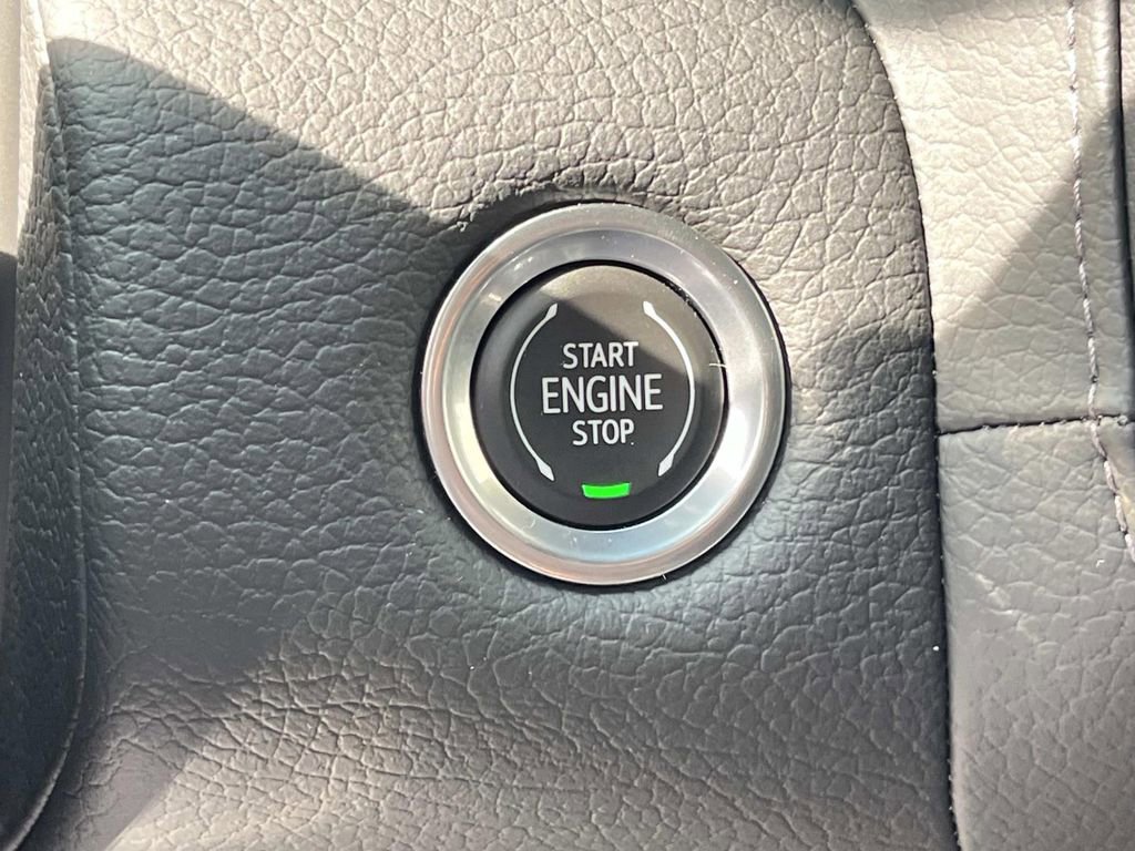 Used 2023 GMC Yukon XL Denali image 33