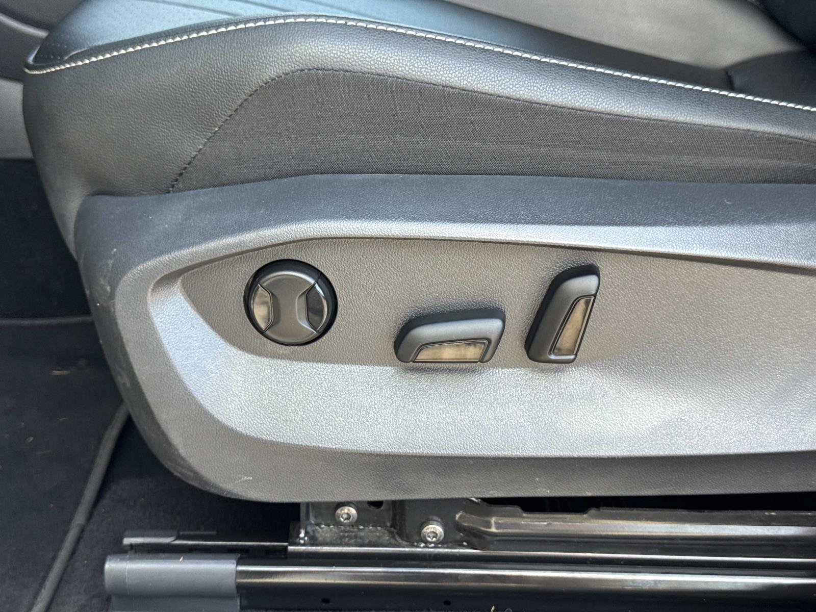 Certified 2024 Volkswagen Tiguan SE FWD image 22