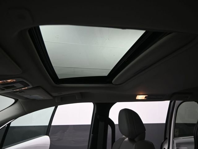 Used 2025 Toyota Sienna XLE w/ XLE Plus Package image 12