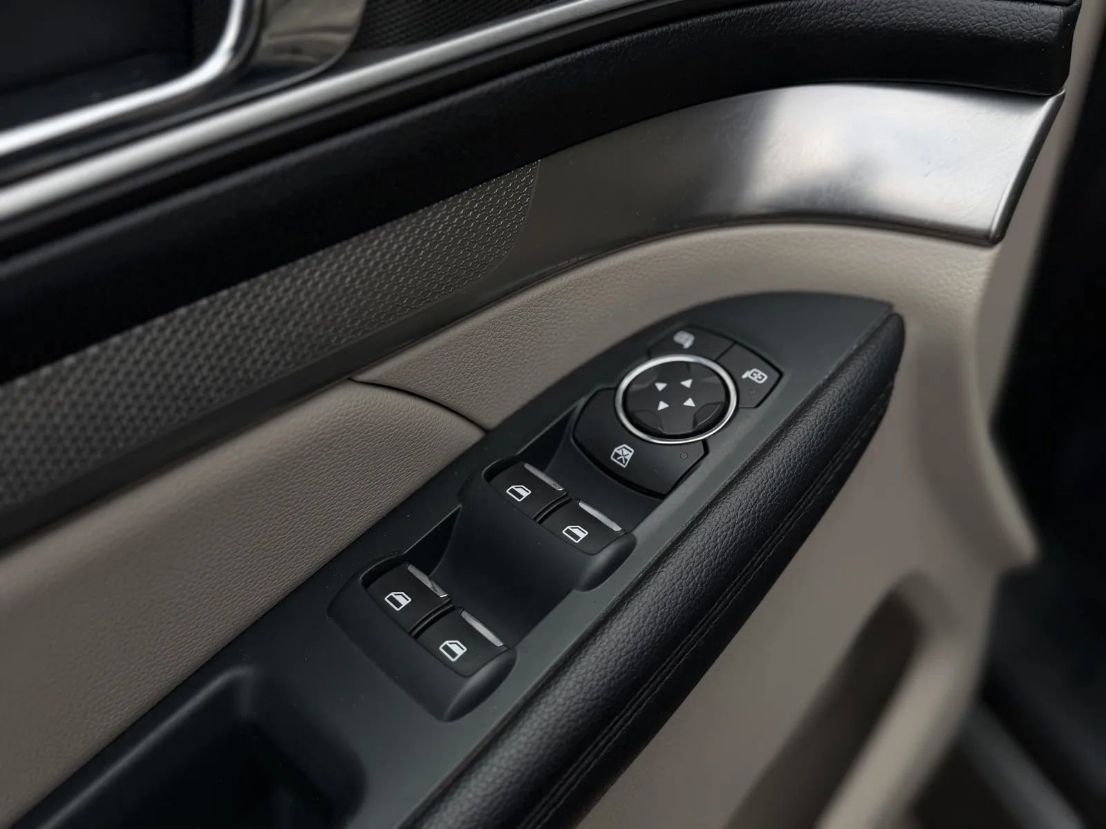 Used 2018 Ford Explorer XLT w/ Equipment Group 202A image 26