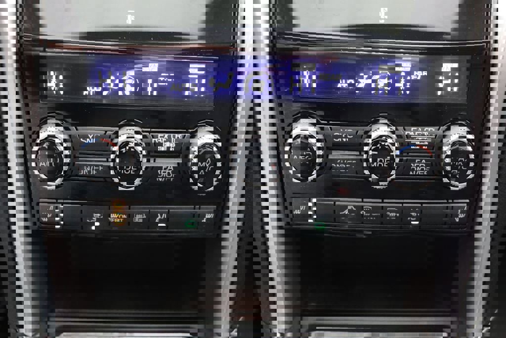 Used 2022 Subaru Ascent Limited w/ Technology Package image 26