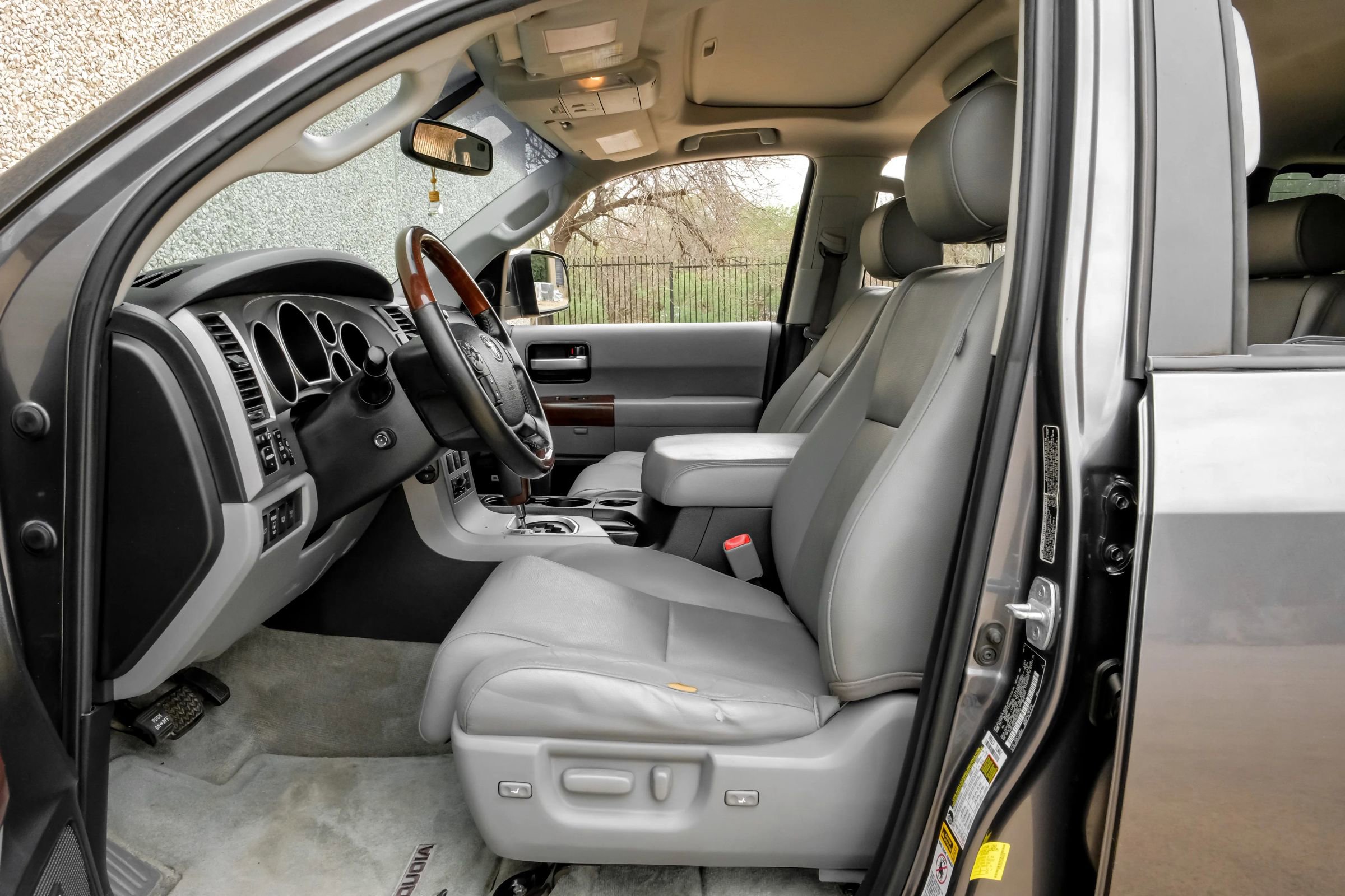 Used 2011 Toyota Sequoia Platinum AWD/4WD image 4